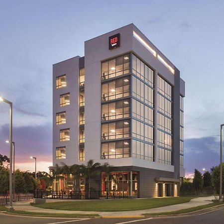Готель Radisson Red Miami Airport Miami Springs Екстер'єр фото