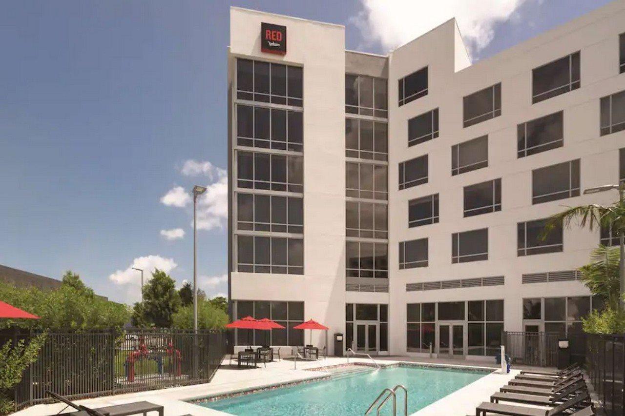 Готель Radisson Red Miami Airport Miami Springs Екстер'єр фото